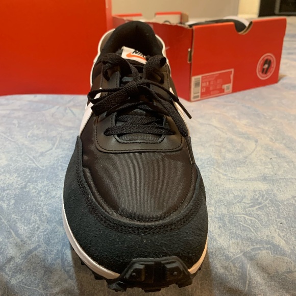 MENS NIKE SNEAKERS BRAND NEW SIZE 101/2 / 12 ONLY TWO PAIR AVAILABLE - Picture 3 of 10